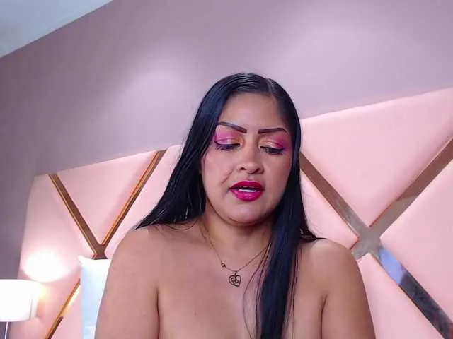 Live sex webcam photo for JuliaHaye #271558645