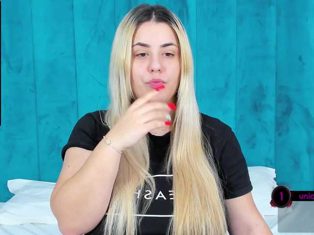 Live sex webcam photo for LarissRose #271558941