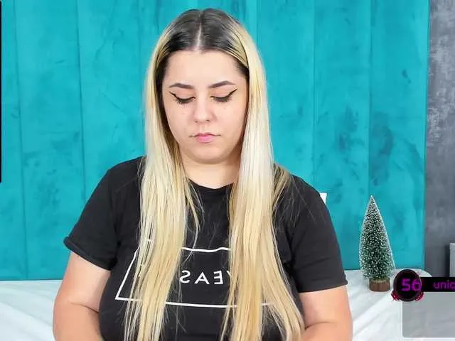 Live sex webcam photo for LarissRose #271561843