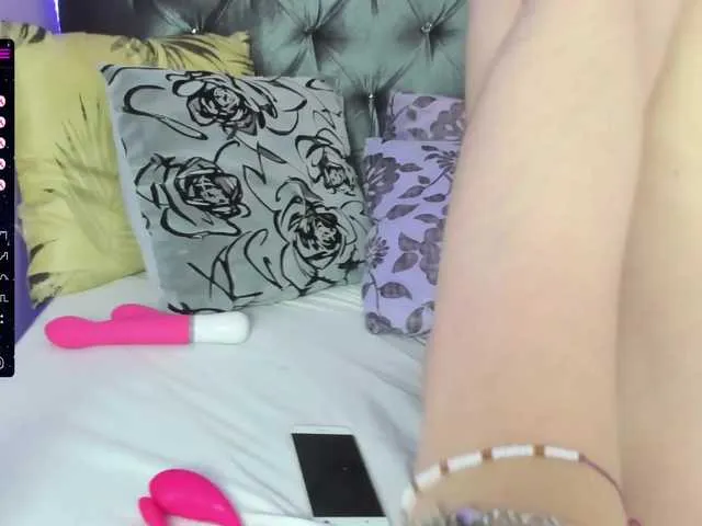 Live sex webcam photo for angeliinee #271558407