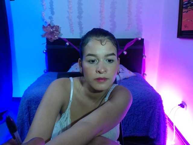 Live sex webcam photo for valen-diaz #271556278