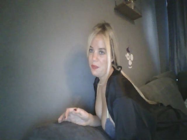 Live sex webcam photo for TILLY2021 #271563214