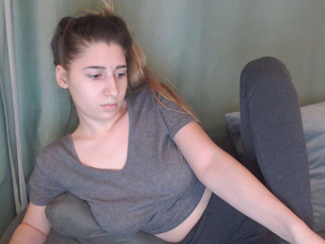 Live sex webcam photo for Sexy_kira00 #271557322