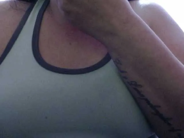 Live sex webcam photo for luzzyhot #271583130