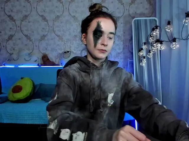 Live sex webcam photo for KiraLiLime #287990228