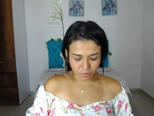 Live sex webcam photo for EVELYN-QUEEN #271571472