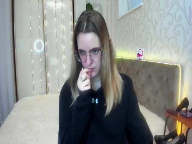 Live sex webcam photo for Ella_Hudson #271578854