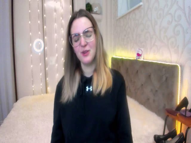 Live sex webcam photo for Ella_Hudson #271579088