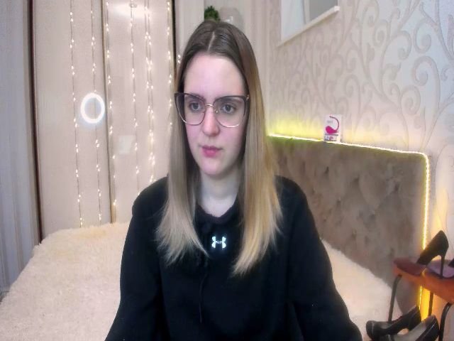 Live sex webcam photo for Ella_Hudson #271579518