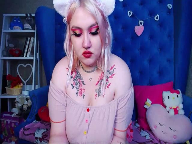Live sex webcam photo for CurvyAlyce19 #271576398