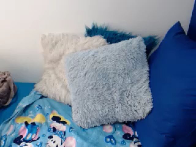 Live sex webcam photo for Honey21_ #271579598