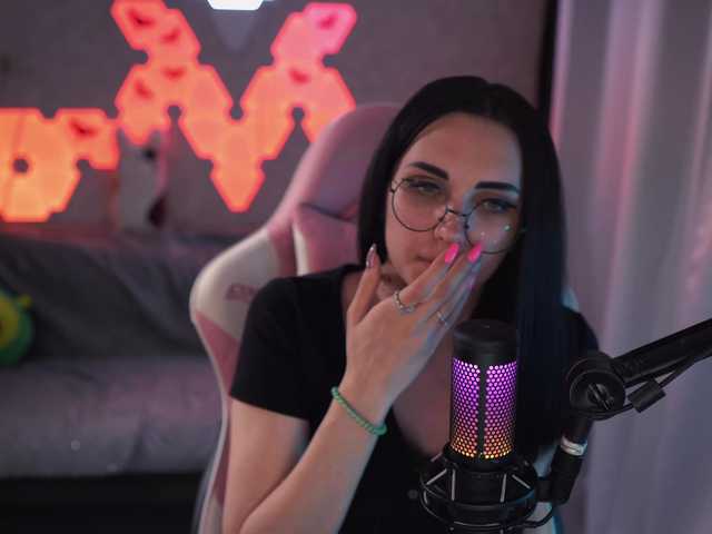 Live sex webcam photo for MalinaBo0m #271581536