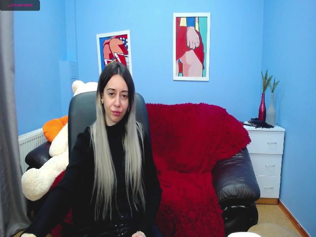 Live sex webcam photo for CutePeach4U #271573036