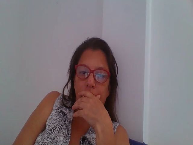 Live sex webcam photo for SweetLola01 #271581116