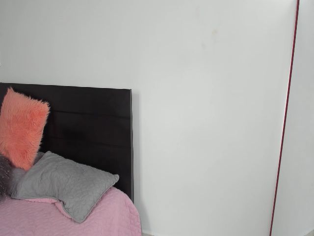 Live sex webcam photo for saracruz1 #271579247