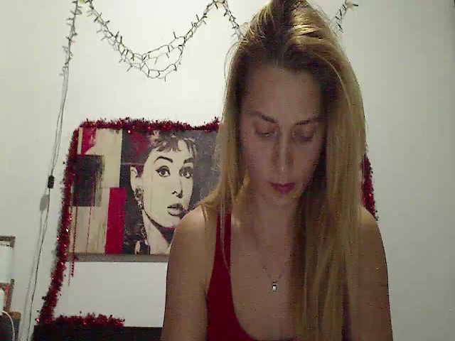 Live sex webcam photo for MonicaDiamond #271585635