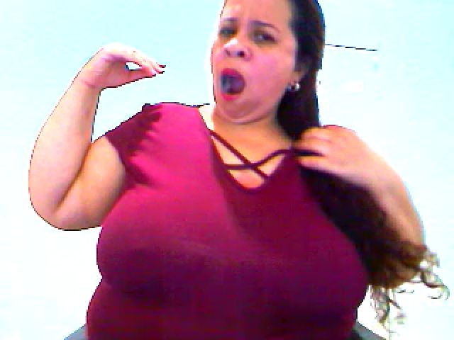 Live sex webcam photo for LatinaBigAss4 #271571858