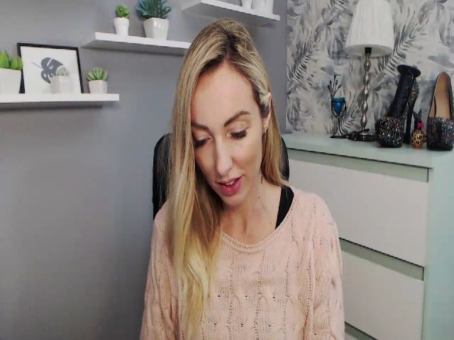 Live sex webcam photo for RikaXxX1 #271576191