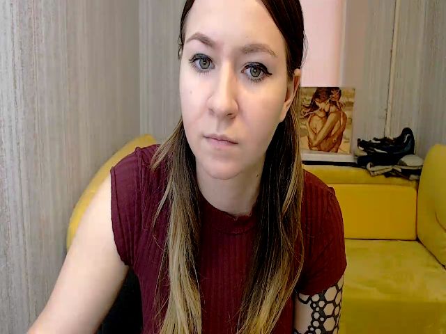 Live sex webcam photo for Emmillia #271579117