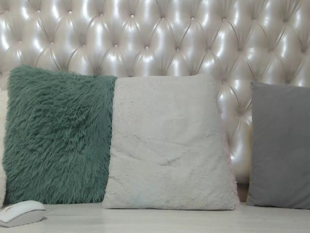 Live sex webcam photo for MissyAlba #271576644