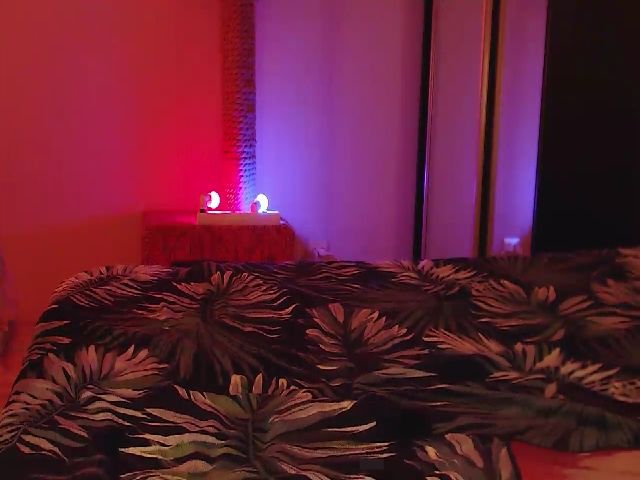 Live sex webcam photo for Roxy_Di #271575865