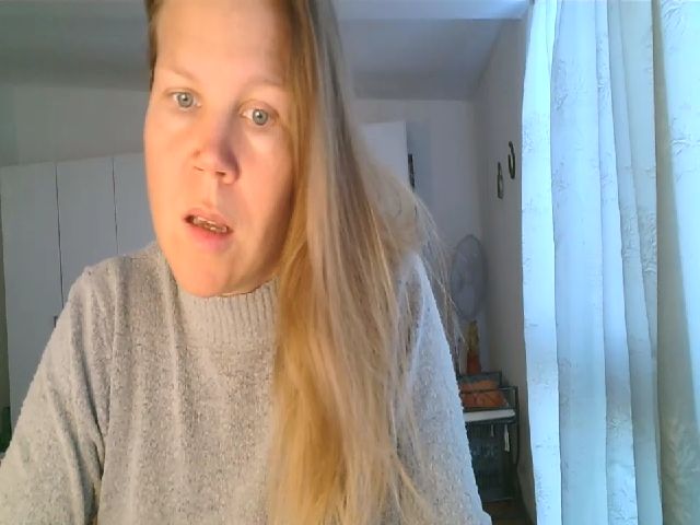 Live sex webcam photo for CallMeMaria #271576497