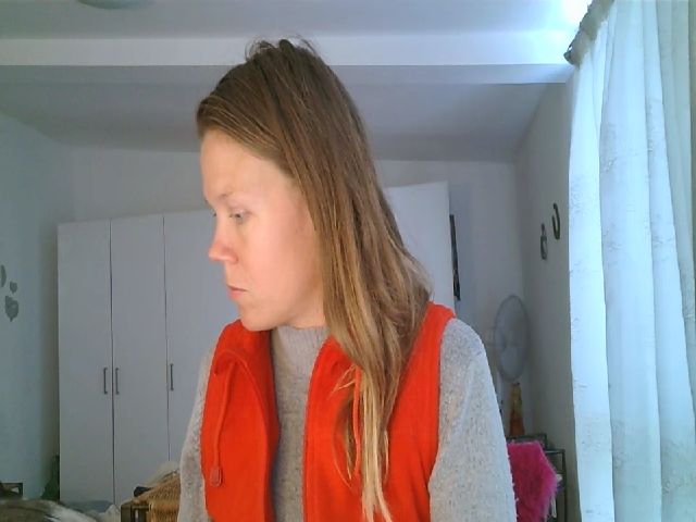 Live sex webcam photo for CallMeMaria #271579963