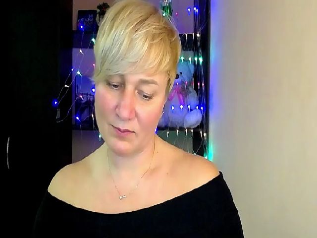 Live sex webcam photo for KailyMey #271580219