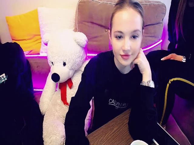 Live sex webcam photo for Im_a_Queen #271576395