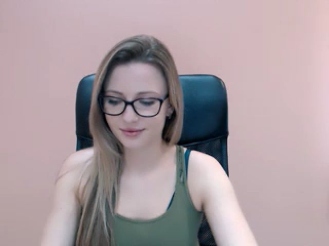 Live sex webcam photo for SweettDrream #271577281