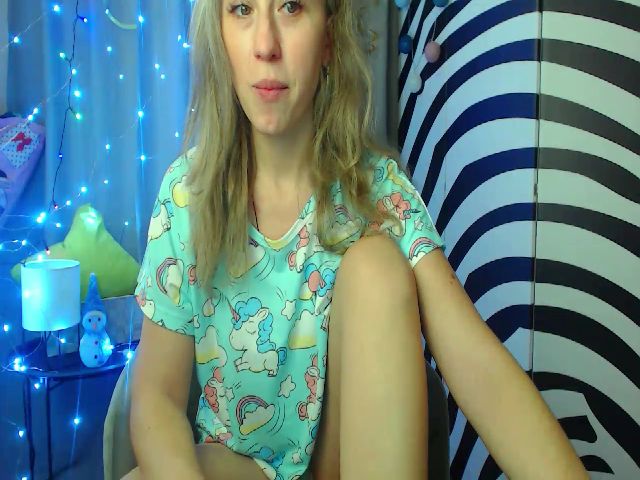 Live sex webcam photo for HeartGirl #271575725