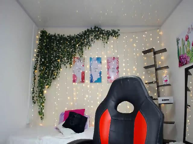 Live sex webcam photo for JOLIE_ABALO #271573759