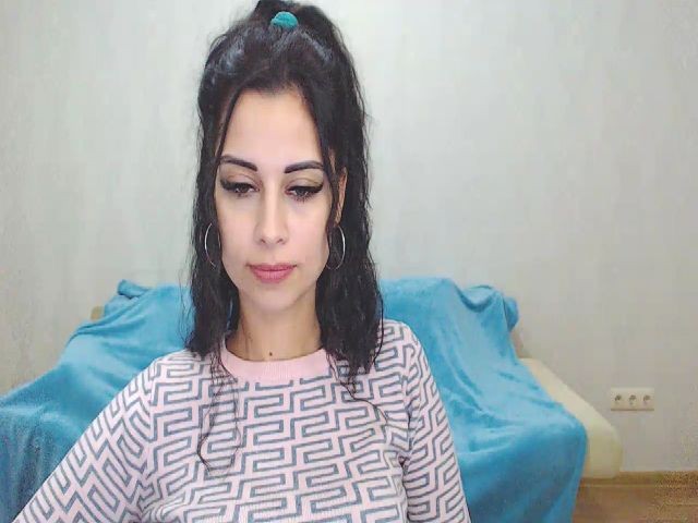 Live sex webcam photo for L_o_v_e_l_y_ #271580487