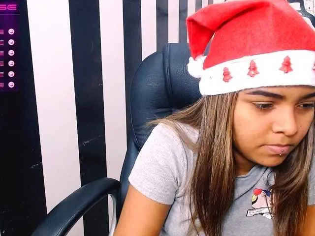 Live sex webcam photo for Melanietwinss #271575221