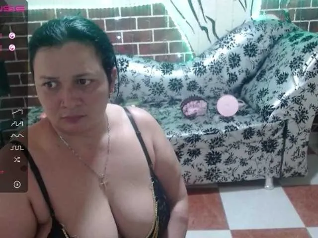Live sex webcam photo for MiaBigBoobs #271578664