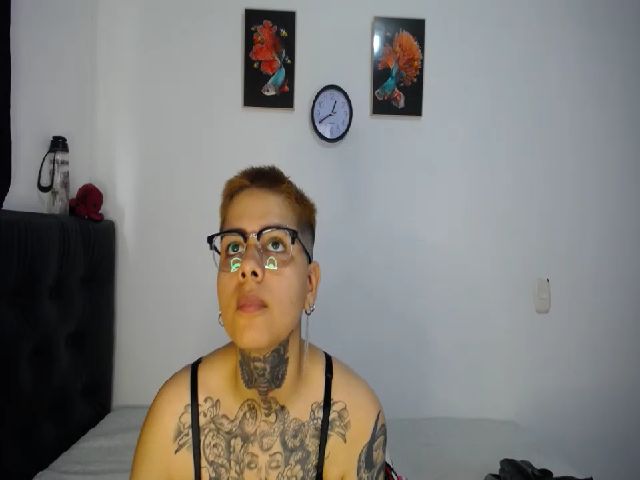 Live sex webcam photo for Greta_strongx #271581361