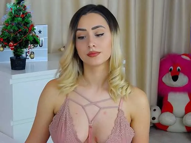 Live sex webcam photo for SarraKiss #271582321