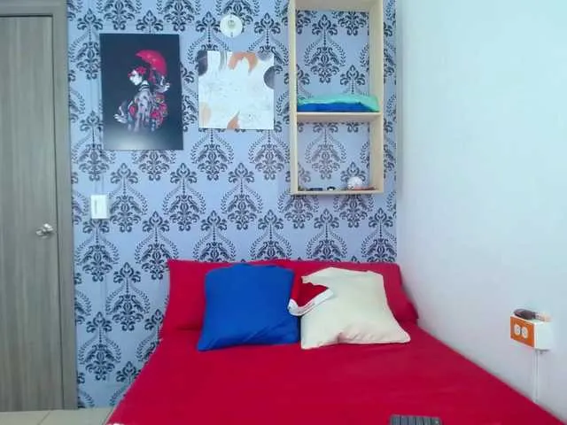 Live sex webcam photo for YERLY-QUEEN #271578557