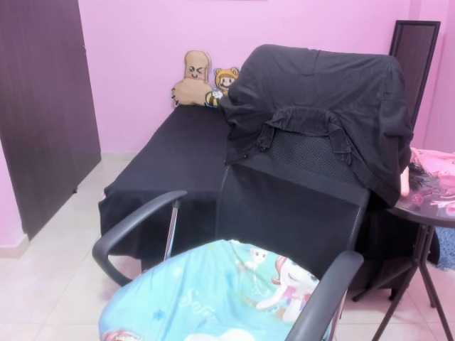 Live sex webcam photo for kimmi-doll #271574832