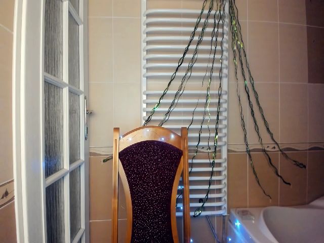 Live sex webcam photo for HannaLismont #271572702
