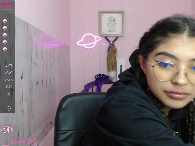 Live sex webcam photo for Sharon-teengs #271582788