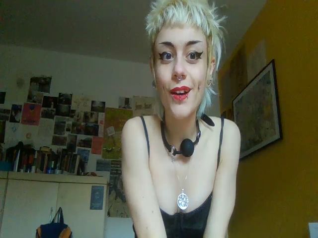 Live sex webcam photo for Punky_heidi #271580082