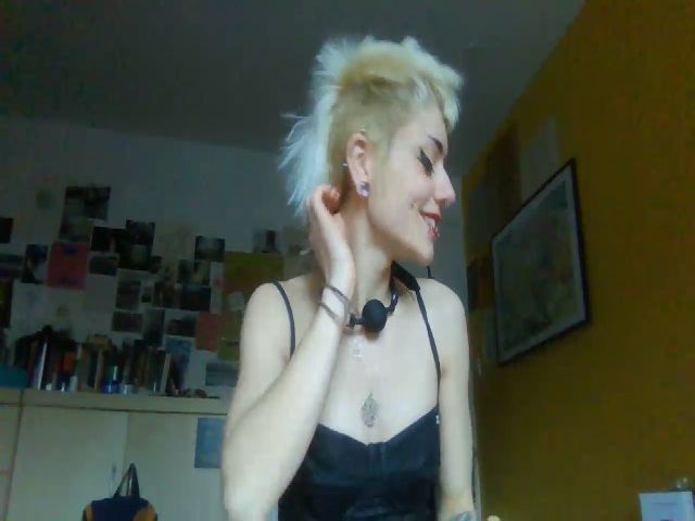 Live sex webcam photo for Punky_heidi #271580247