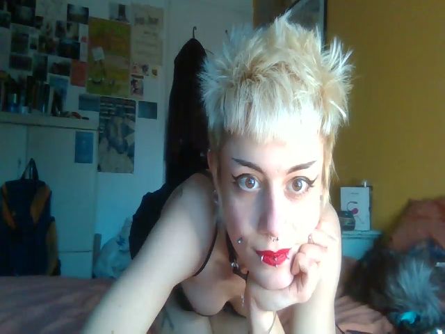 Live sex webcam photo for Punky_heidi #271580506