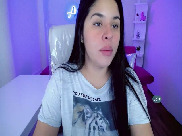 Live sex webcam photo for lexiie_grey #271577219