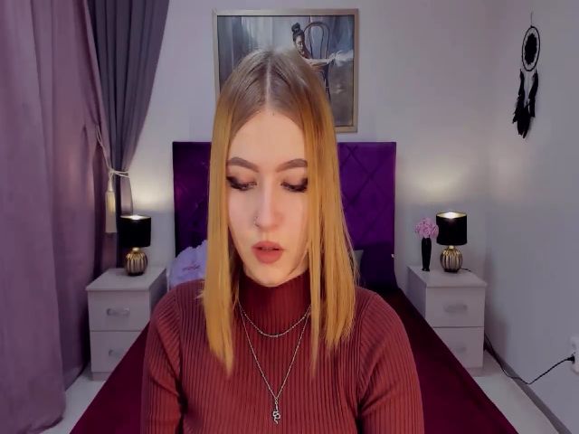 Live sex webcam photo for ViolaRose #271580791