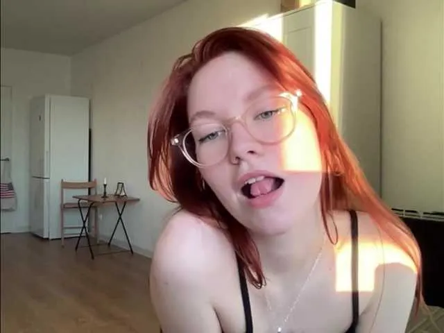 Live sex webcam photo for EmilyBr0wn #271577584