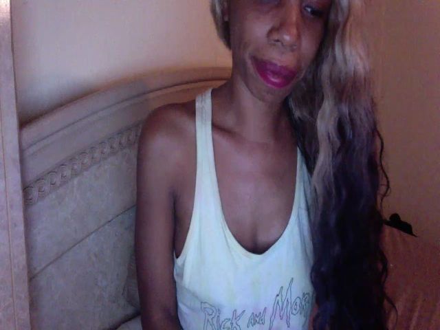 Live sex webcam photo for LovesumoreTho #271573728