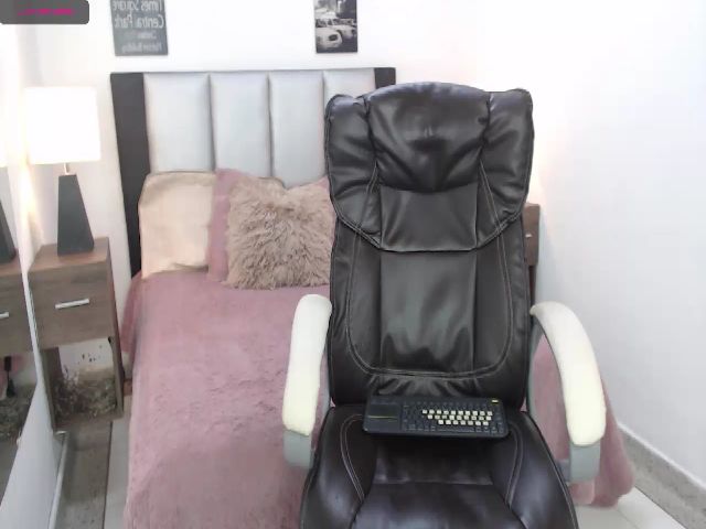 Live sex webcam photo for Miah_Olson #271571583