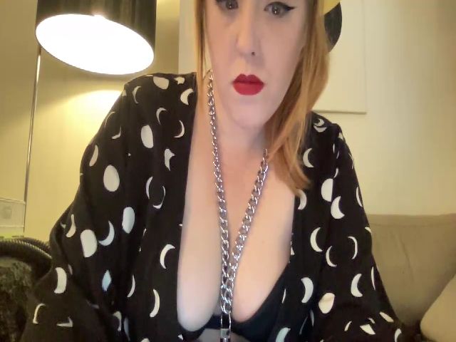 Live sex webcam photo for MissKomakino #271579762